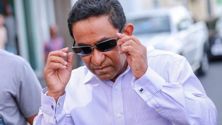 އިގްތިސޯދު ކޮޅަށް ނަގައިދޭނެ މީހަކު ހުރެއްޖެނަމަ 2028 ގެ އިންތިހާބުން ފަހަތަށް ޖެހެން ތައްޔާރު: ޔާމީން ކުރީގެ ރައީސް ޔާމީން އަބްދުލް ގައްޔޫމް